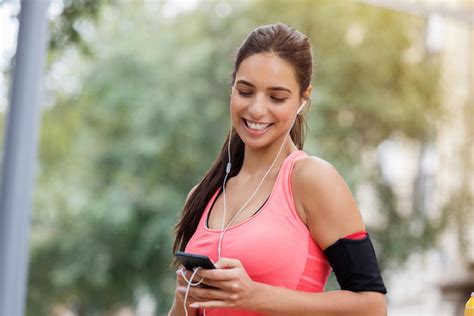 What is the best way to listen to music? And does it matter if you listen to music while exercising?